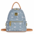 Mini mochila de mezclilla azul con estampado de osos blancos y detalles de cuero café - Azul