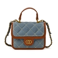 Mini borsa a tracolla in denim blu con finiture in pelle marrone e catena dorata - Azzurro