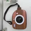 Dettaglio borsa a tracolla creativa a forma di fotocamera per bambini con tracolla - Marrone