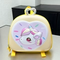 Detailansicht des 3D-Hartschalen-Kinderrucksacks mit Einhorn und herzförmigem Griff - Gelb