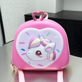 Detailansicht eines pinken 3D-Hartschalen-Rucksacks mit Einhorn-Motiv für Kleinkinder - Rosa