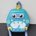 Detalle de la mochila rígida de robot azul con llave de cuerda amarilla y diseño de engranaje - Verde Grisáceo