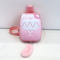 Dettaglio del marsupio rosa a gatto per bambini con ciondolo a coda di peluche morbida - Rosa