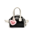 Mini bolso bicolor en blanco y negro con un colgante de corazón de felpa rosa suave - Negro (Con Colgante de Corazón)