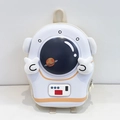 Detalle de mochila de astronauta con carcasa rígida, ventana frontal y brazos suaves - Blanco