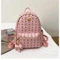Sac à dos rose avec imprimé chat, cuir grainé, clous dorés et pendentif chat - Sac Seul / Rose foncé