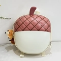 Détail du sac à dos gland pour bambins avec peluche écureuil et coque à texture gaufrée - Blanc
