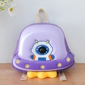 Detalle de la mochila rígida OVNI púrpura con astronauta 3D y adorno de felpa - Morado