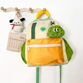 Kinderrucksack in Beige, Orange und Grün mit grünem Smiley-Anhänger für Jungen und Mädchen - Groß / Grün