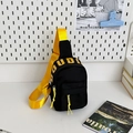 Borsa a tracolla nera per bambini con cinturino giallo vivace e logo del marchio - Piccolo / Nero