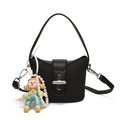 Mini sac à main noir pour fille en maille avec poupée mignonne et chaîne perle - Noir Avec Pendentif