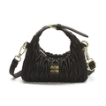 Bolso de hombro negro fruncido para niñas con logo dorado y detalle ondulado - Negro
