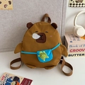 Zaino Capybara marrone con borsa blu piccola e simpatico accessorio a tartaruga verde - Piccolo / Marrone