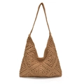 Sac à bandoulière en crochet marron avec motif ajouré et large sangle sur fond blanc - Kaki