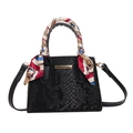 Sac bandoulière noir embossé serpent avec foulard en soie et détails dorés - Noir avec écharpe en soie