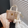 Borsa a secchiello crema con stampa gatto, ciondolo a cucciolo e tracolla - Con Ciondolo / Bianco Sporco