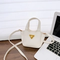 Mini borsa bianca a tracolla per bambina in pelle martellata con placca dorata - Bianco Semplice