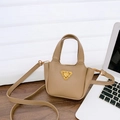 Mini borsa a mano in pelle kaki per bambine con elegante logo in metallo dorato - Cachi Semplice
