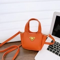 Mini borsa arancione in pelle martellata per bambina con fiocco di perle e logo - Arancione borsa nuda