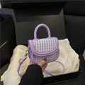 Mini-Handtasche mit lila Karomuster, Perlenbogen und goldenem Gurt in Geschenkbox - Lila (Kein Anhänger)