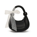Sac à main demi-lune noir élégant avec un grand nœud en dentelle blanche et aspect cuir poli - Noir