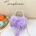 Mini bolso lavanda para niñas con asa de perlas, lazo de encaje y detalles de flores - Morado