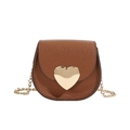 Mini sac bandoulière marron grain litchi avec fermoir coeur doré et chaîne métal - Marron