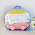 Dettaglio dello zaino rigido per bambini a forma di autobus con materiale EVA e ruote colorate - Rosa Chiaro