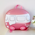 Vista frontale dello zaino rigido per bambini a forma di autobus rosa con dettagli auto - Rosa