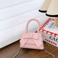 Mini sac à main rose avec nœud en cuir et bandoulière en chaîne argentée - Rose