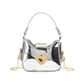 Mini sac argenté métallisé laser pour filles avec boucle coeur dorée et bandoulière chaîne - Argent