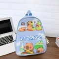 Hellblauer Kinderrucksack mit süßen Capybara-Motiven und praktischer Seitentasche - Himmelblau