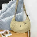 Beige halve maan schoudertas voor kinderen van geplooid nylon met verstelbare riem - Khaki