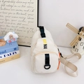 Kinder Brusttasche in Cremeweiß mit gelbem KAYINAI Schriftzug und schwarzem Gurt - Weiß