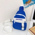 Blauw-witte kleurblok borsttas voor kinderen met verstelbare riem en logo-opdruk - Blauw