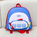Dettaglio di uno zaino a forma di aereo per bambini con guscio rigido blu bianco rosso - Blu