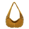 Bolso media luna de ante amarillo mostaza con tachuelas plateadas en fondo blanco - Marrón