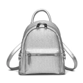 Eleganter silberner Mini-Rucksack mit Webstruktur und Metallnieten auf weißem Hintergrund - Silber