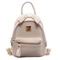 Minimochila chic de piel de cocodrilo sintética blanco crema con elegantes remaches dorados - Blanco