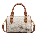 Borsa a cilindro alla moda in finta pelle beige con stampa orso e dettagli dorati - Bianco Con Pendente