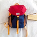 Mochila infantil con diseño de bloques de color rojo y azul y correas naranjas - Azul