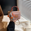 Mini sac rose pour fille texture cuir avec pendentif âne et bandoulière marron chic - Rose Avec Pendentif