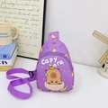 Bolso de pecho morado infantil con dibujo de Capibara y correa tejida ajustable - Morado