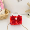 Bolso rojo para niñas con lazo de terciopelo, asa de perlas y textura floral - Lazo Estampado