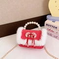 Mini sac à main en tricot rose avec garniture en fausse fourrure et anse en perles - Style Long / Rose Pêche