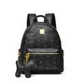 Détail du sac à dos en cuir noir avec imprimé ours mignon et clous métalliques dorés - Sac Seul / Moyen / Noir
