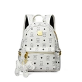 Détail d'un sac à dos blanc en cuir avec imprimé ours mignon et fermetures éclair dorées - Sac Seul / Moyen / Blanc