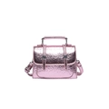Bolso bandolera rosa metalizado con textura agrietada y correa ajustable - Rosa