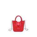 Minimalistische rote Leder-Beuteltasche mit Griff und silberner Kette auf weißem Grund - Rot