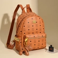 Brauner Mini-Rucksack mit Bärenprint und goldenen Nietenverzierung an der Seite - Nur Tasche / Gelb